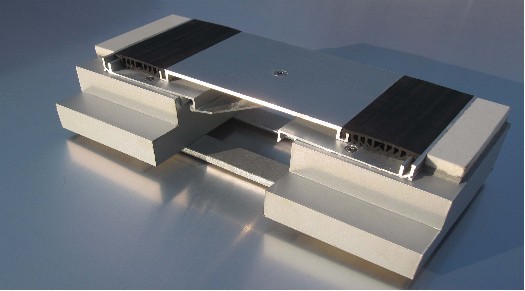 双列嵌平型楼地面变形缝